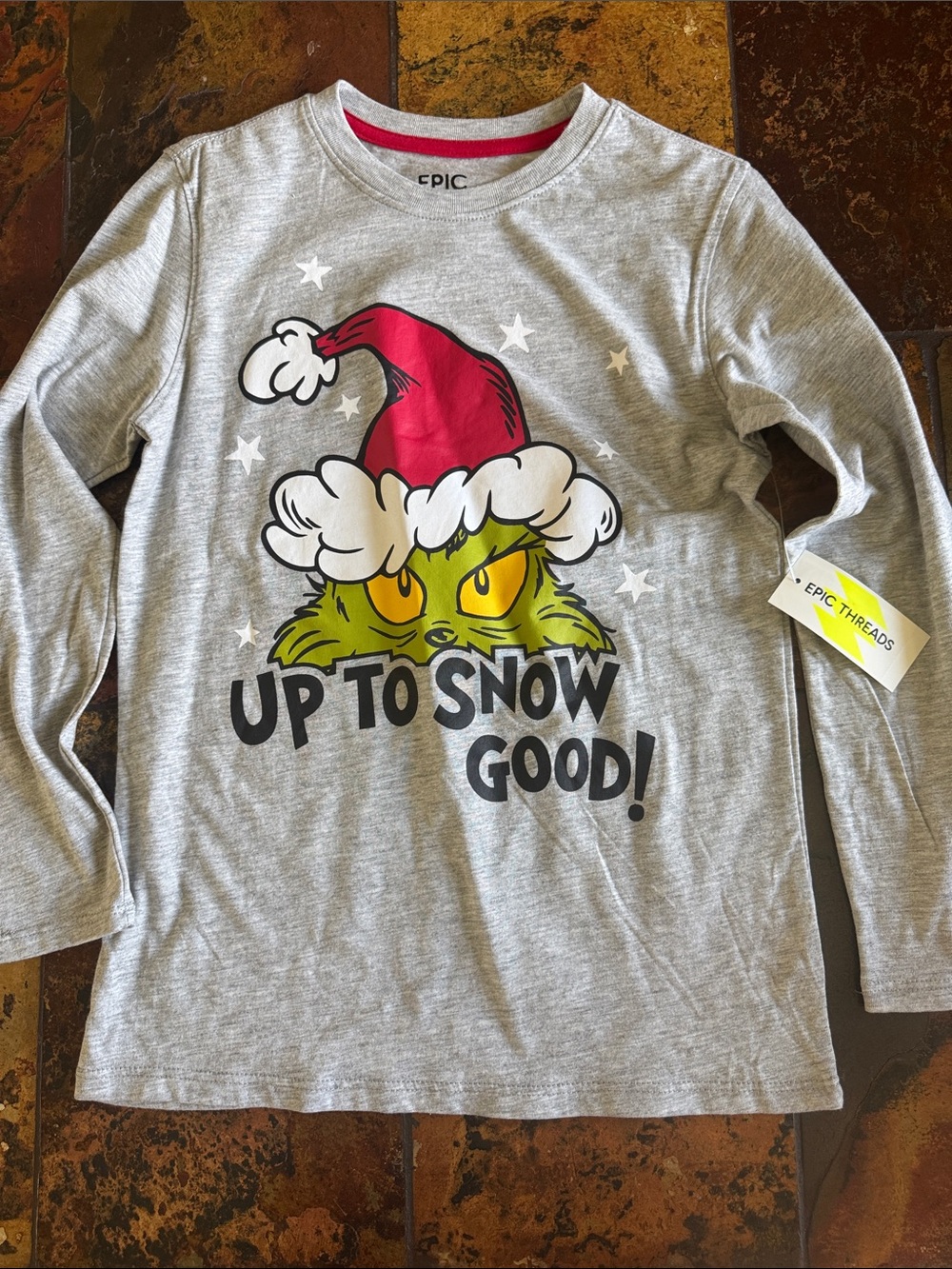 Epic Threads Gray Long-Sleeve Tee with Green Grinch and Red Santa Hat(1117)